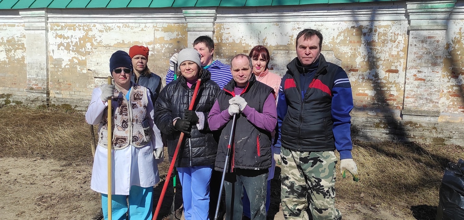 Сотрудники ГБУ "Осташковская СББЖ" провели мероприятие по благоустройству территории: пер. Панфилова от ул. Магницкого до пр-та Ленинский.